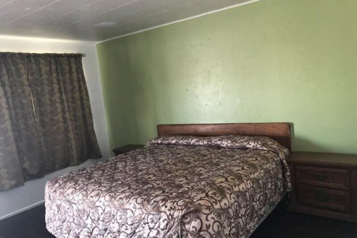 1 King Bed (1 of 5)