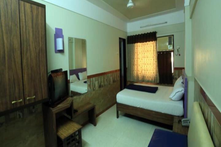 Room 1 of 6