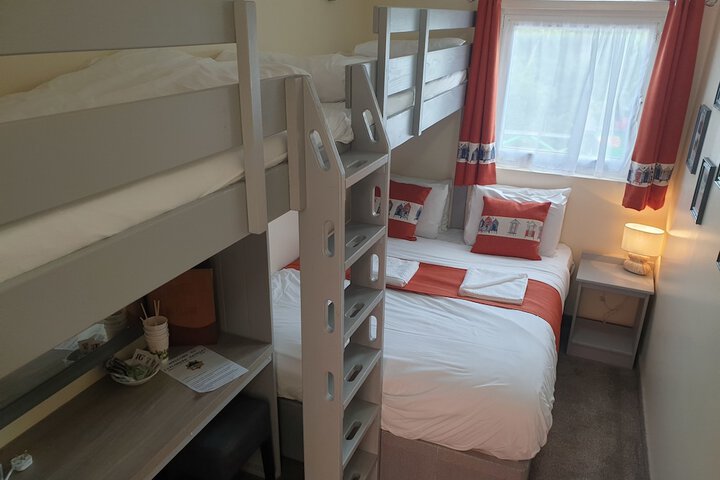 Room 8 of 83