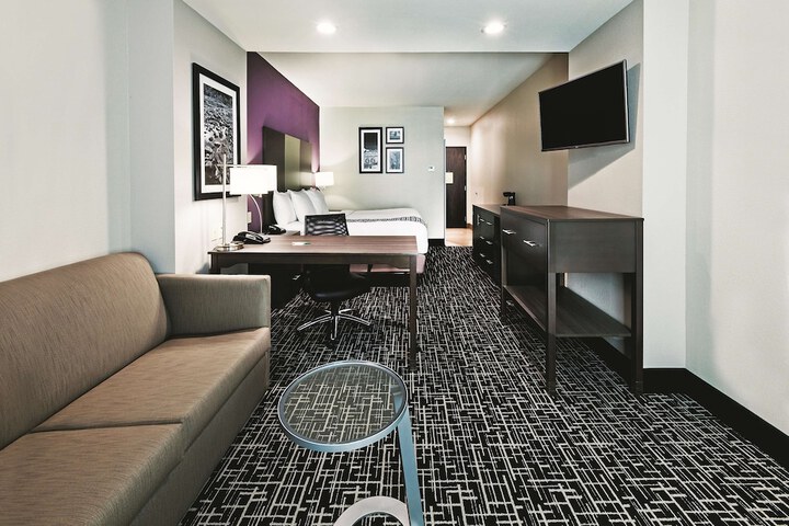 1 King Bed (7 of 14)