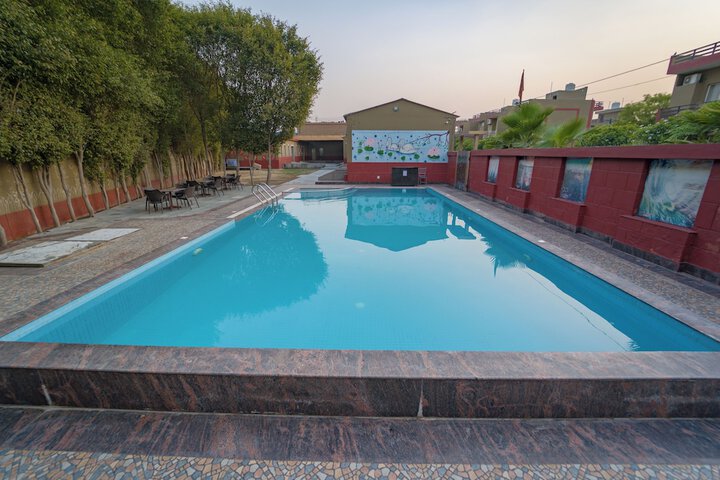 Pool 20 of 31