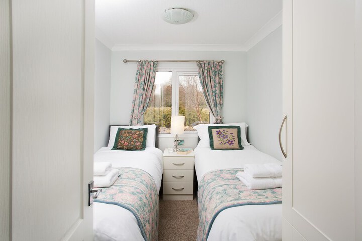 Room 2 of 34