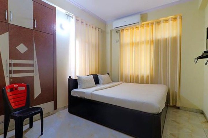 Room 10 of 14