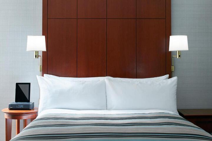 Classic Queen Bed (10 of 14)