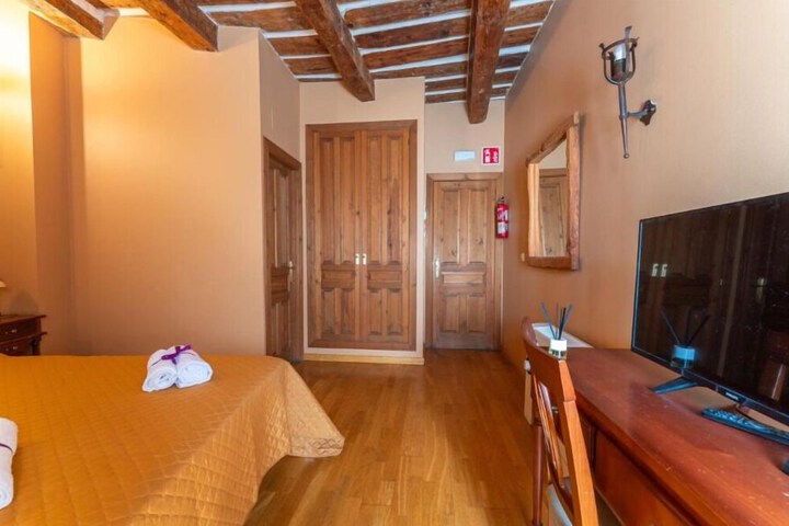 Room 5 of 11