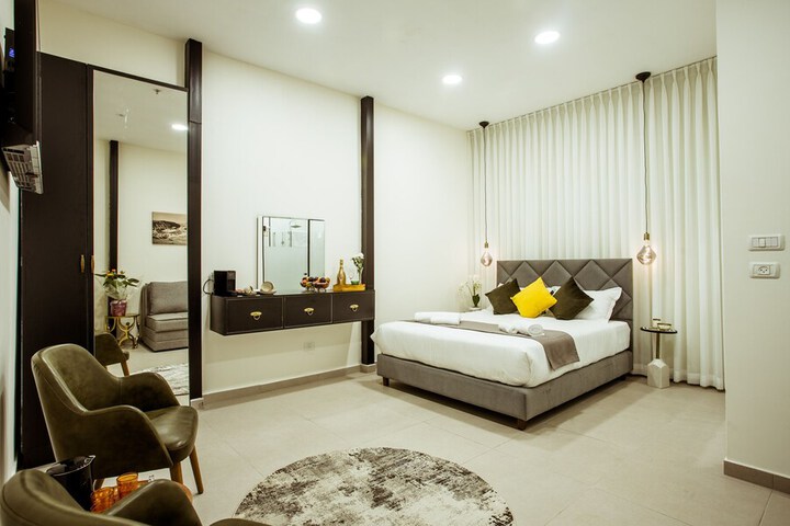 Room 10 of 30