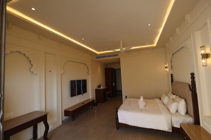 Room 13 of 51