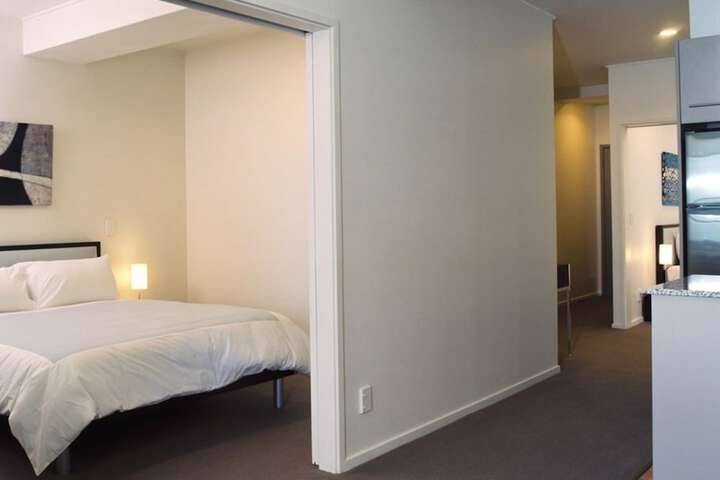 Room 6 of 32
