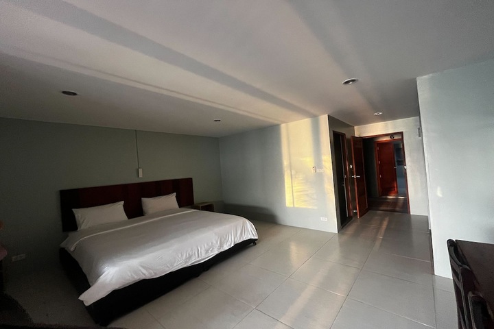 Room 27 of 53