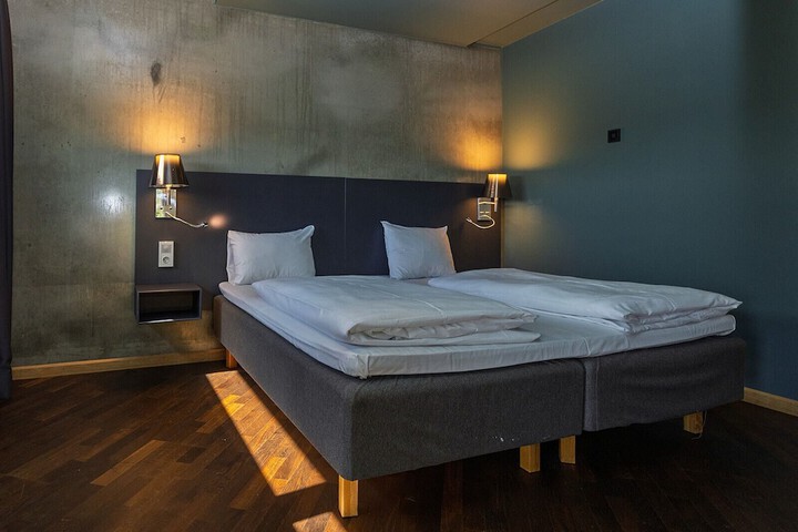 Room 10 of 40