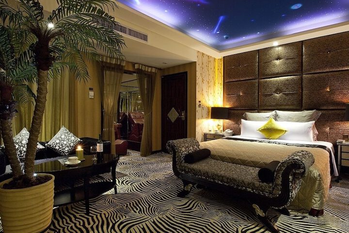Room 16 of 30