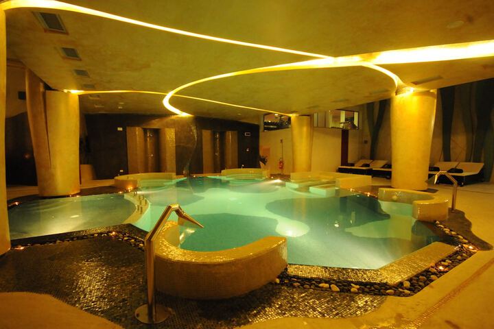 Hotel with Pool
