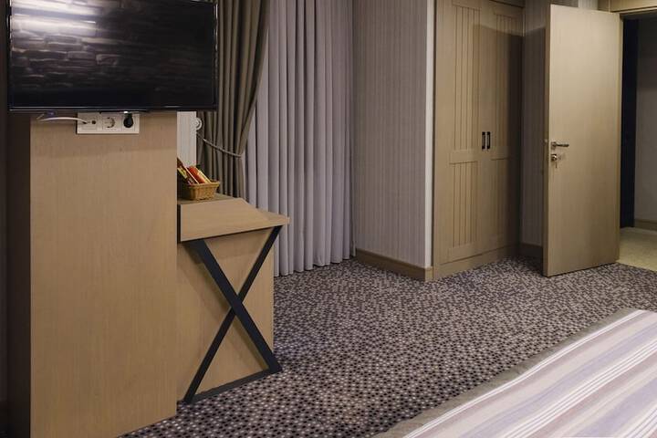 Room 13 of 107