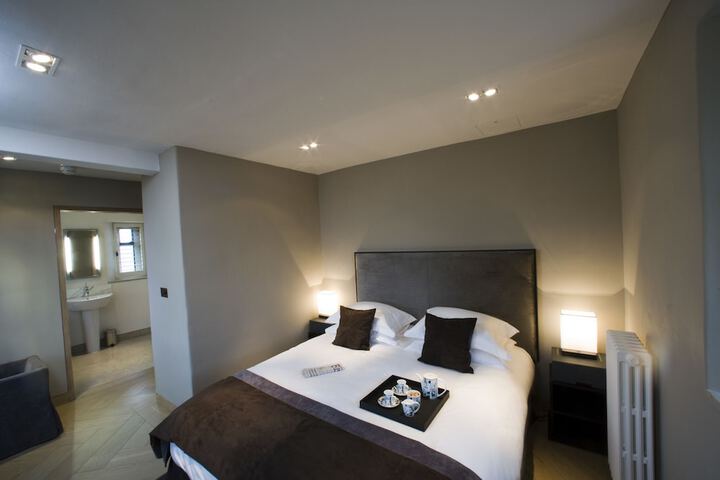Room 12 of 30