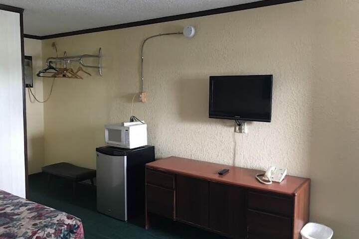 Room 5 of 12