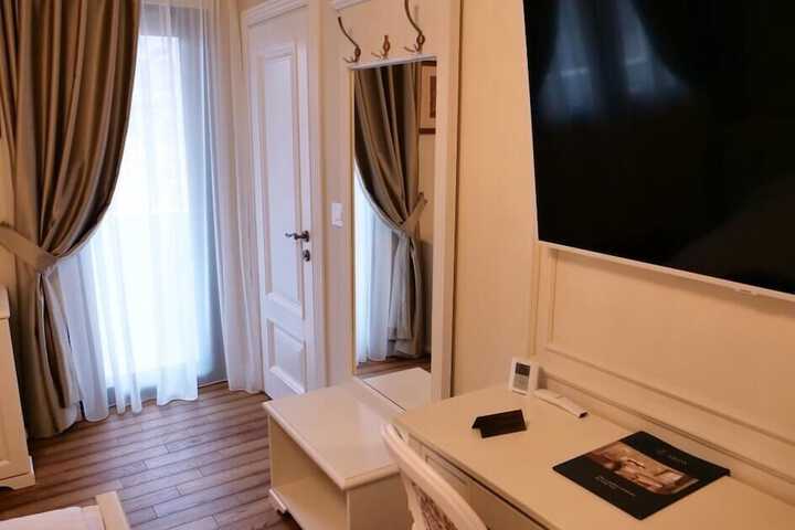 Room 5 of 27