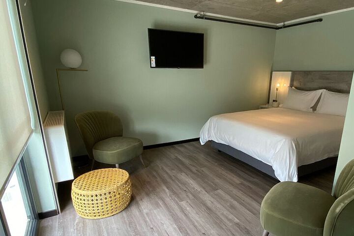Room 8 of 37