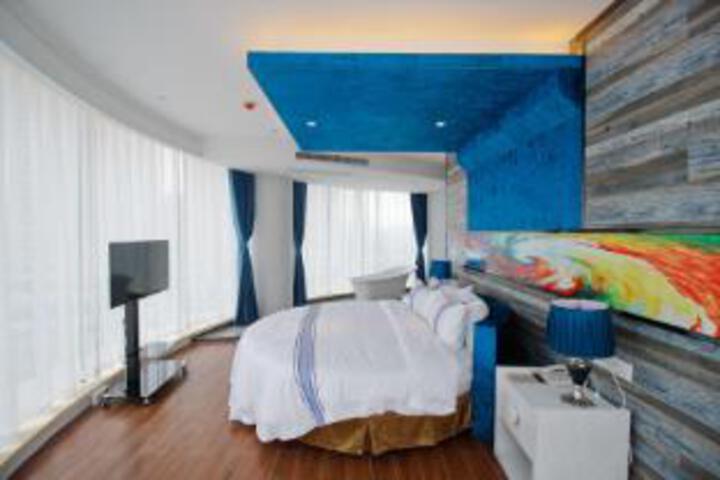 Room 6 of 7