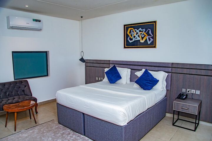 Room 11 of 34