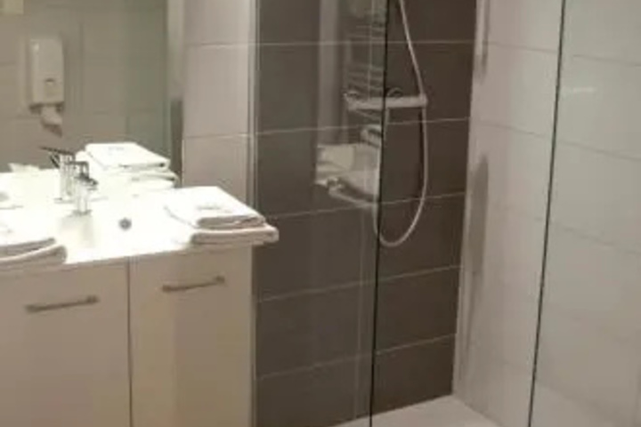 Room 9 of 16
