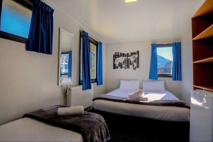 Room 10 of 48