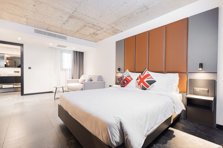 Room 34 of 82