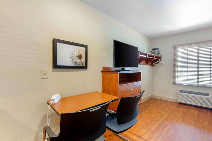 Standard Studio 1 Queen Bed (1 of 9)
