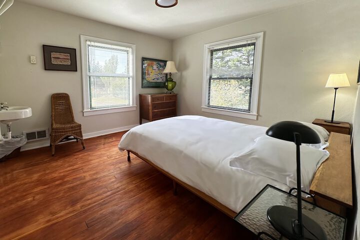 Room 5 of 62