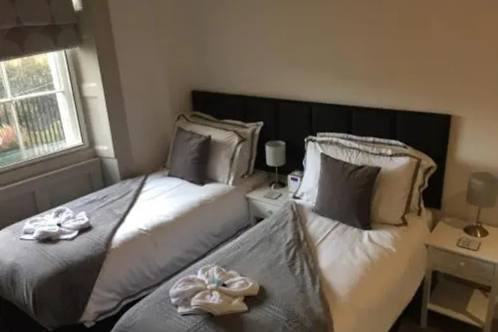Room 6 of 14
