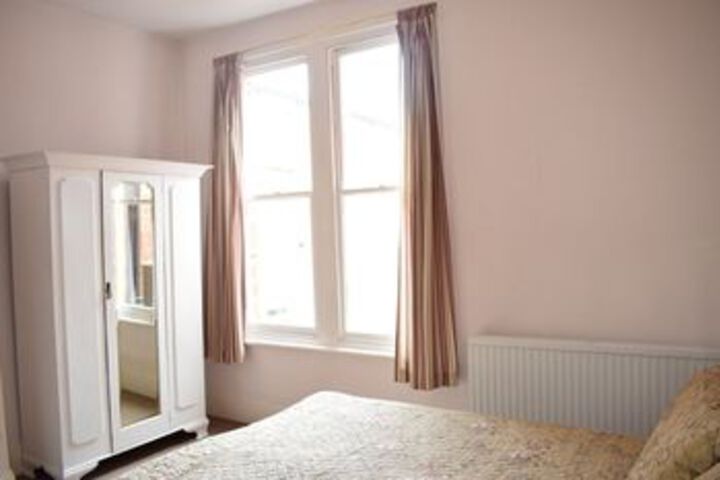 Room 7 of 18