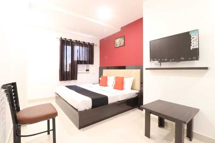 Room 6 of 12