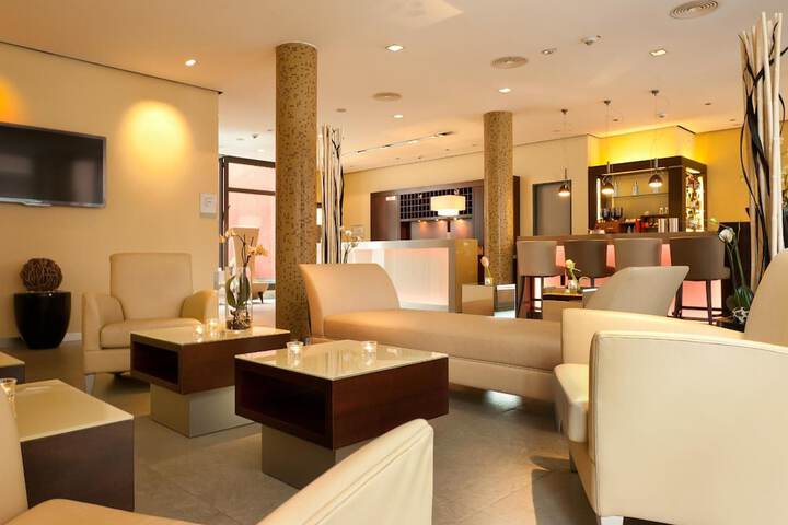 Entrance & Lobby