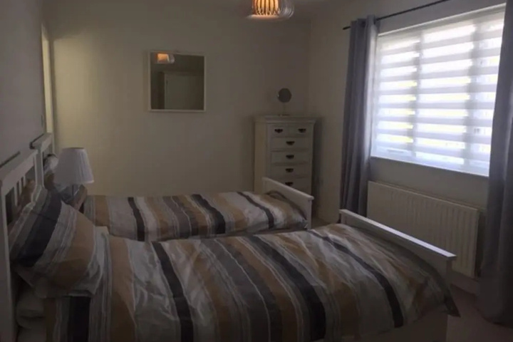 Room 2 of 10