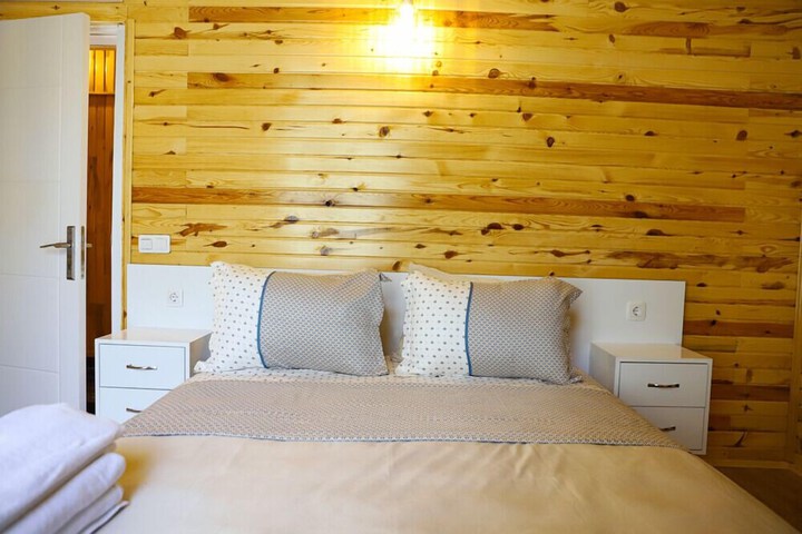 Room 4 of 52
