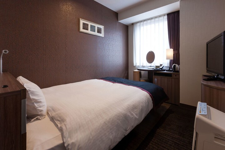 Room 4 of 83
