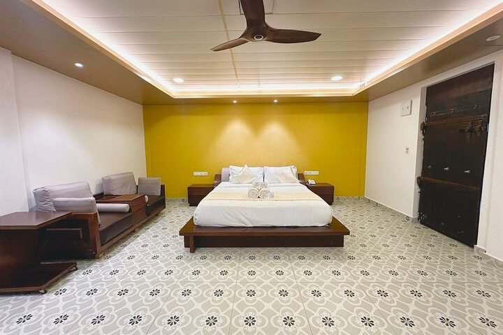 Room 7 of 33