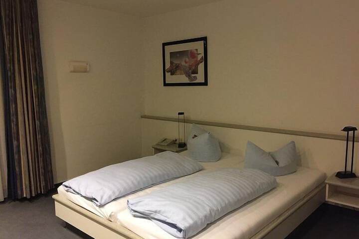 Room 4 of 6