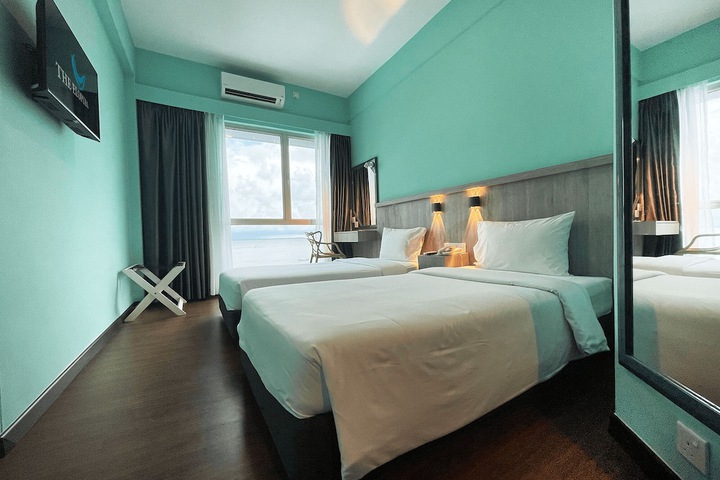 Room 4 of 13