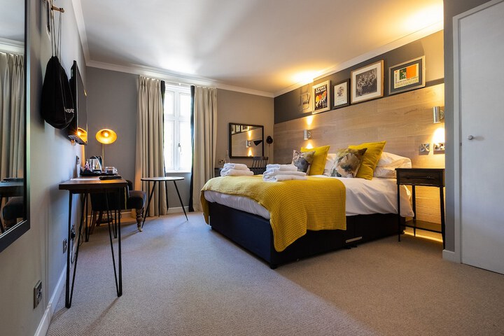 Room 4 of 43