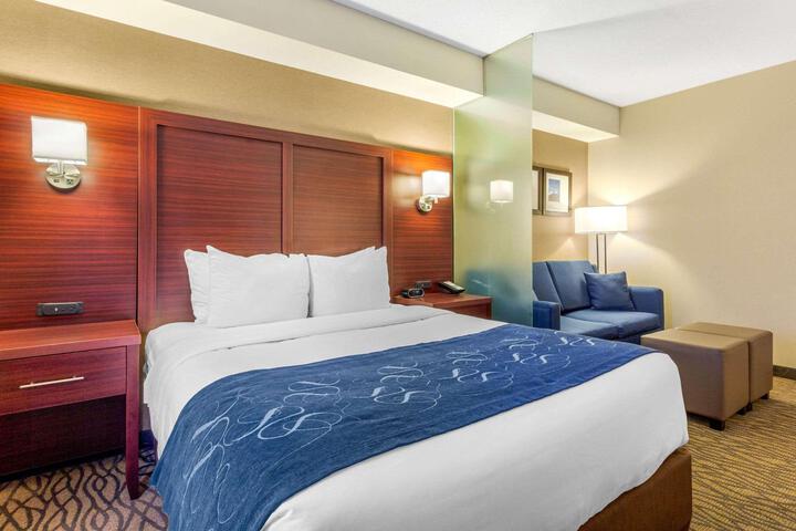 Room 32 of 67