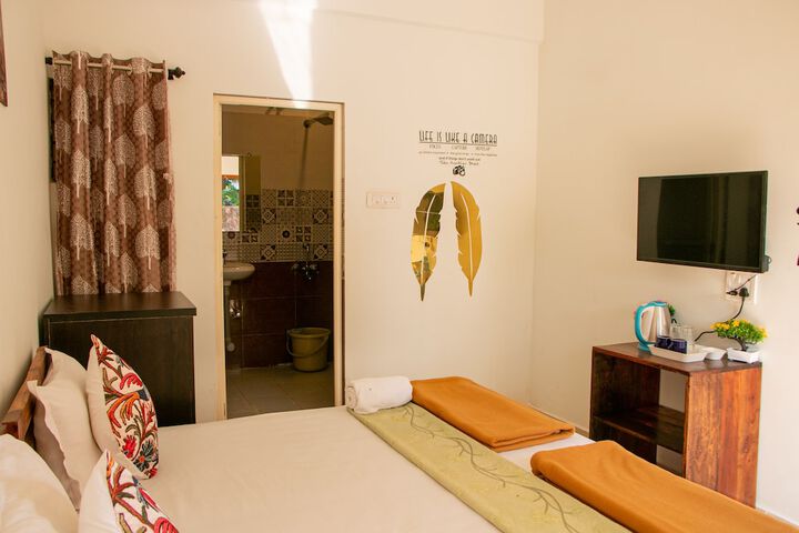 Room 4 of 27