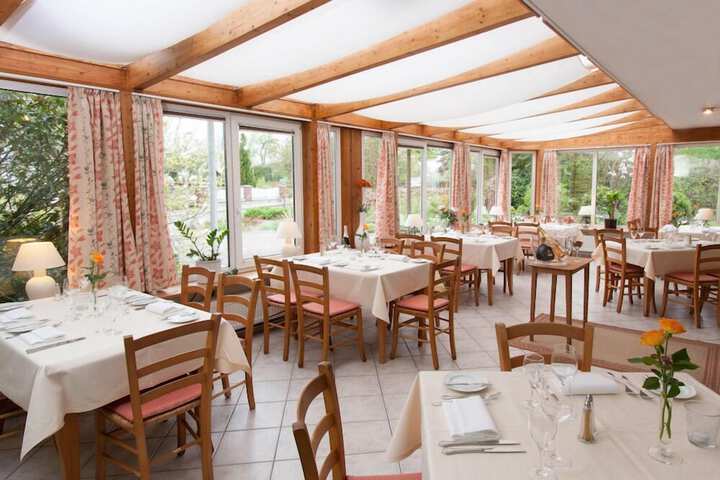 Dining 17 of 24