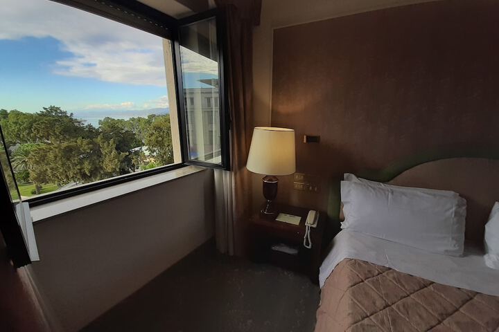 Room 28 of 47