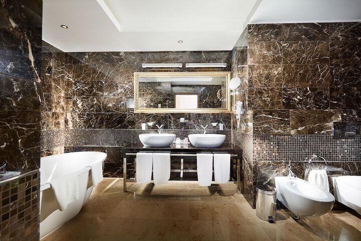 Room 32 of 63