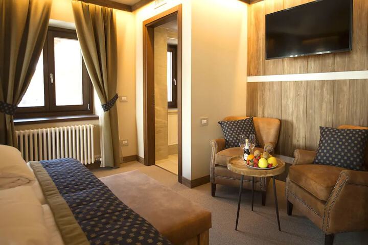 Room 5 of 20