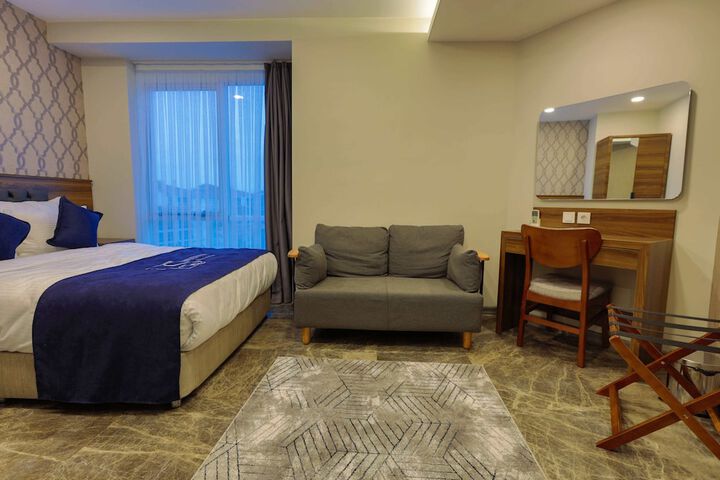 Room 32 of 84