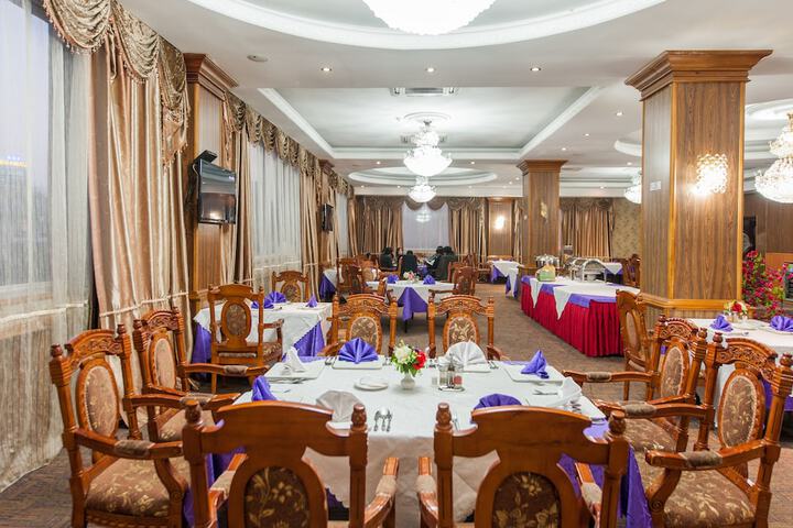 Dining 40 of 48