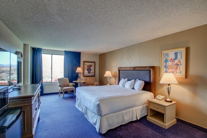 Standard | King Bed (5 of 15)