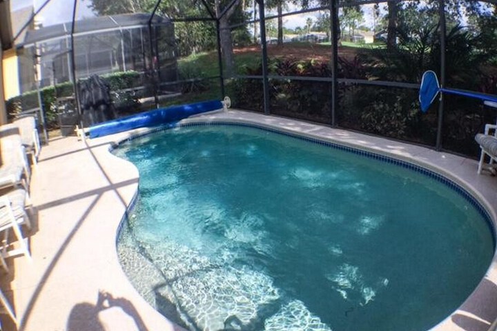 Pool 13 of 16