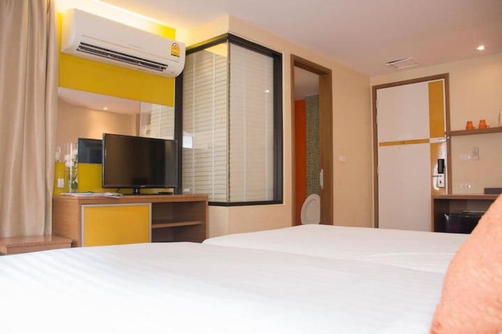 Room 5 of 28
